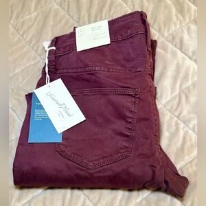 NWT Universal Thread Women's Mid-rise Skinny Burgundy Jeans